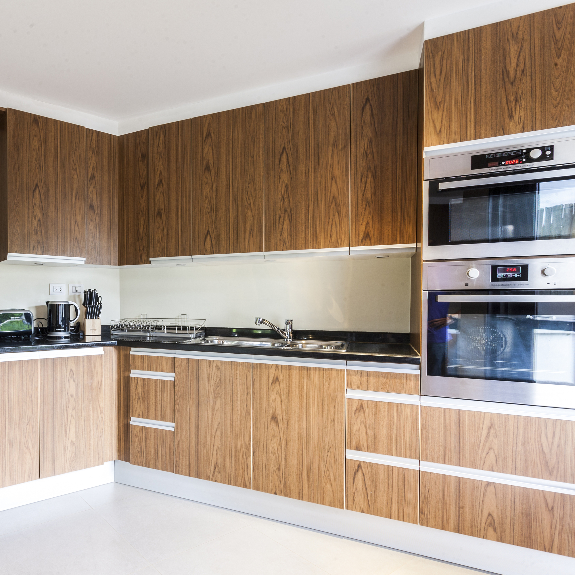 pros and cons of different cabinet materials